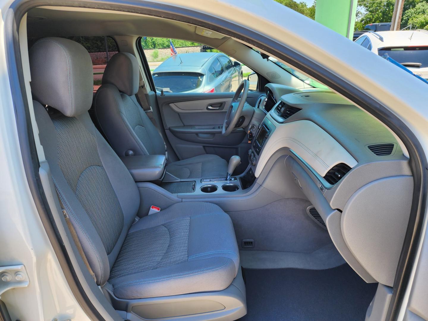 2014 WHITE Chevrolet Traverse LS w/PDC (1GNKRFED1EJ) with an 3.6L V6 DOHC 24V engine, 6-Speed Automatic transmission, located at 2660 S.Garland Avenue	, Garland, TX, 75041, (469) 298-3118, 32.885387, -96.656776 - CASH$$$$$$ TRAVERSE!! This is a very clean 2014 Chevrolet Traverse LS w/PDC SPORT UTILITY! 3rd Row Seating! Come in for a test drive today. We are open from 10am-7pm Monday-Saturday. Call us with any questions at 469.202.7468, or email us at DallasAutos4Less.com. - Photo#19